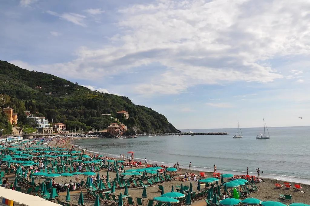 Olivia Apartment Levanto 0*,